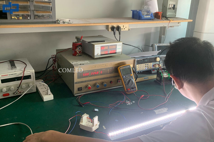 Shenzhen COMLED electronic Technology Co.,ltd linea di produzione del fabbricante