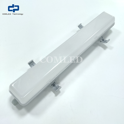 Apparecchio di illuminazione industriale tri-proof IP66, plafoniera LED impermeabile 3CCT variabile, luce a vapori tricolore, battiscopa LED impermeabili da 1500 mm approvati CE SAA C-Tick UKCA per illuminazione industriale